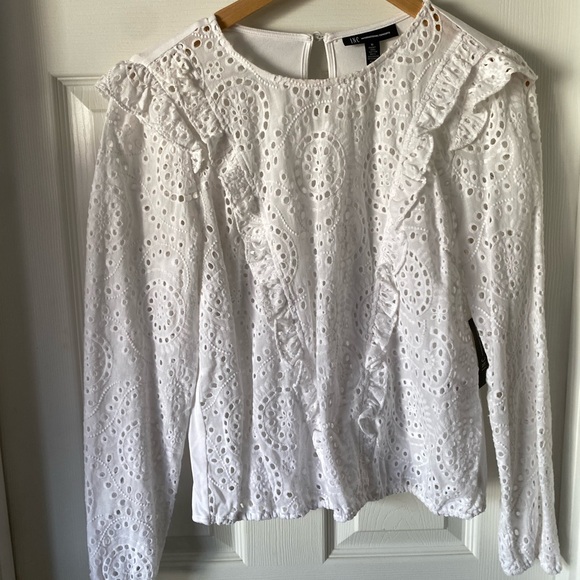 INC International Concepts White Eyelet Ruffle Blouse NWT -sz M - Picture 1 of 5